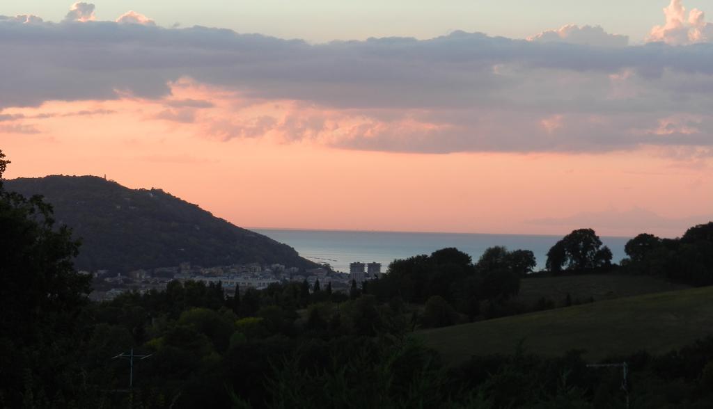 Apartmán Collemare Pesaro Exteriér fotografie